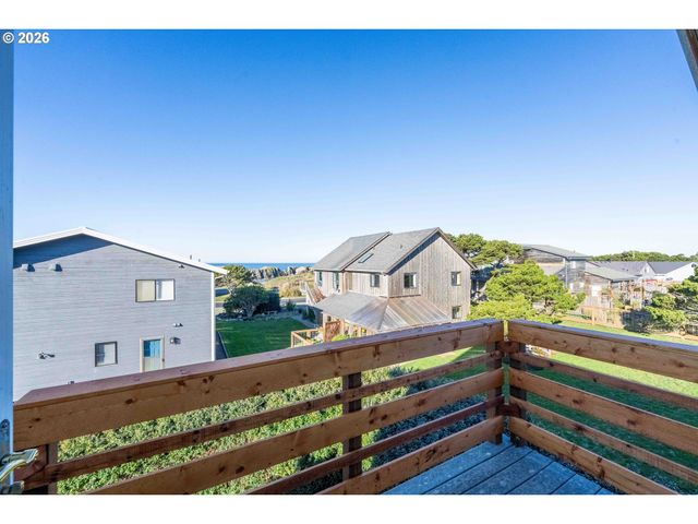 1240 NEWPORT Ave Sw, Bandon, OR 97411