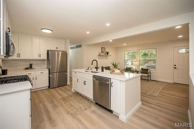 6272 Treeridge Trail, St Louis, MO 63129