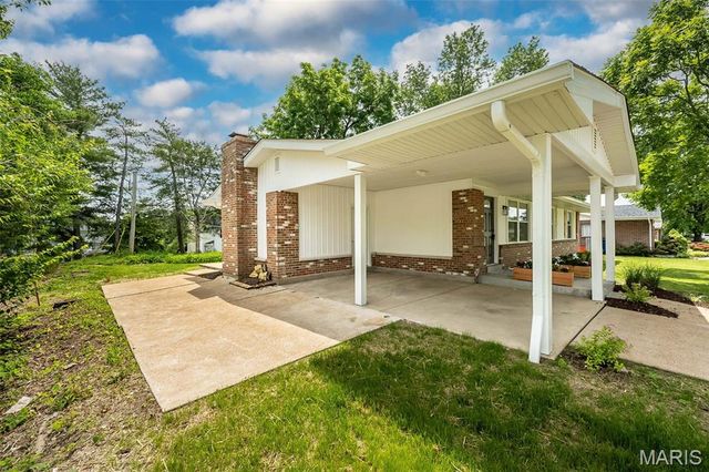 6272 Treeridge Trail, St Louis, MO 63129
