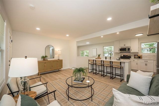6272 Treeridge Trail, St Louis, MO 63129