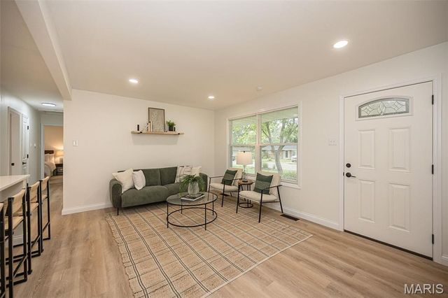 6272 Treeridge Trail, St Louis, MO 63129