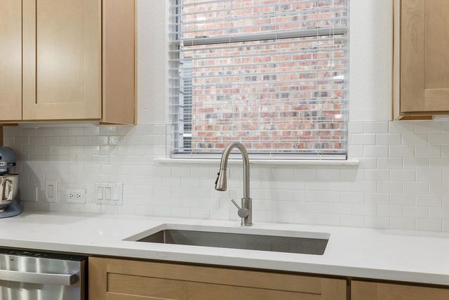 313 El Socorro LN, Austin, TX 78732