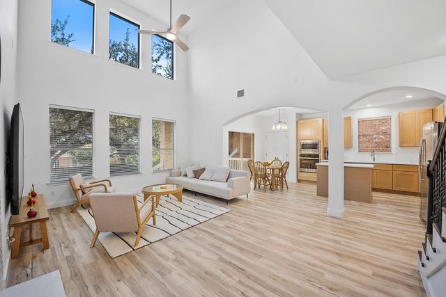 313 El Socorro LN, Austin, TX 78732