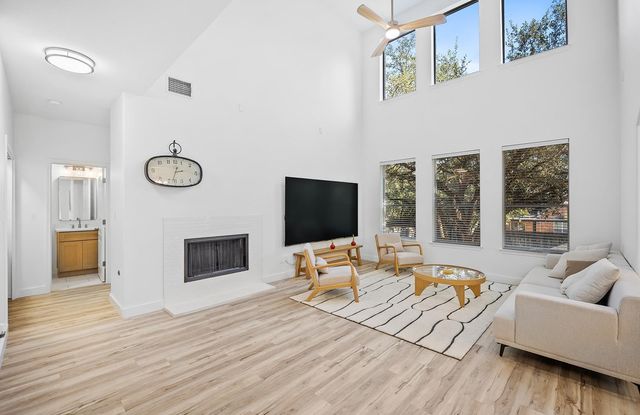 313 El Socorro LN, Austin, TX 78732