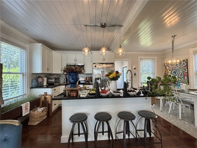36 Grafton Street, Newport, RI 02840