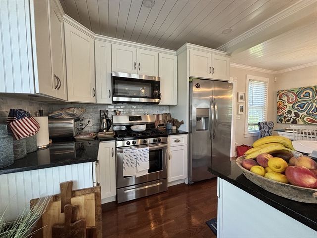 36 Grafton Street, Newport, RI 02840