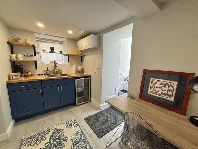 36 Grafton Street, Newport, RI 02840