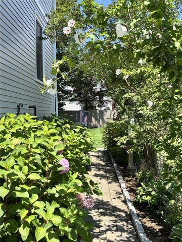 36 Grafton Street, Newport, RI 02840