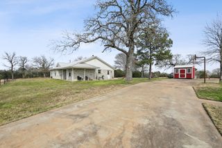 596 Nink RD, Smithville, TX 78957