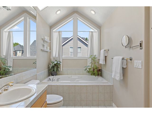 14635 Nw JEWELL Ln, Portland, OR 97229