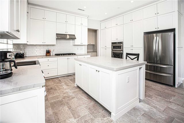 126 Donati, Irvine, CA 92602
