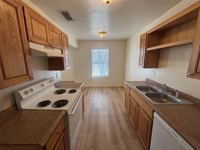 300 S Magnolia Street D, Crowley, TX 76036