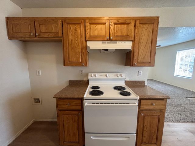 300 S Magnolia Street D, Crowley, TX 76036