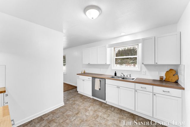 2020 W White Lake Drive, Whitehall, MI 49461