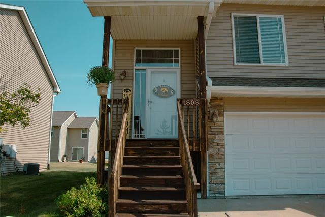 1808 Goose Lake Circle, North Liberty, IA 52317