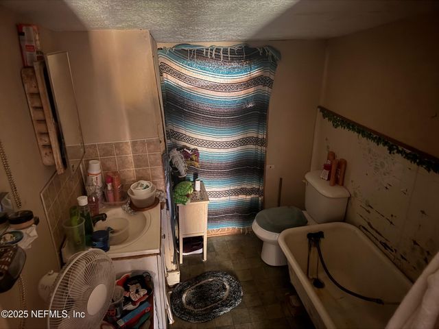 12746 WOODLAND Avenue, Jacksonville, FL 32218