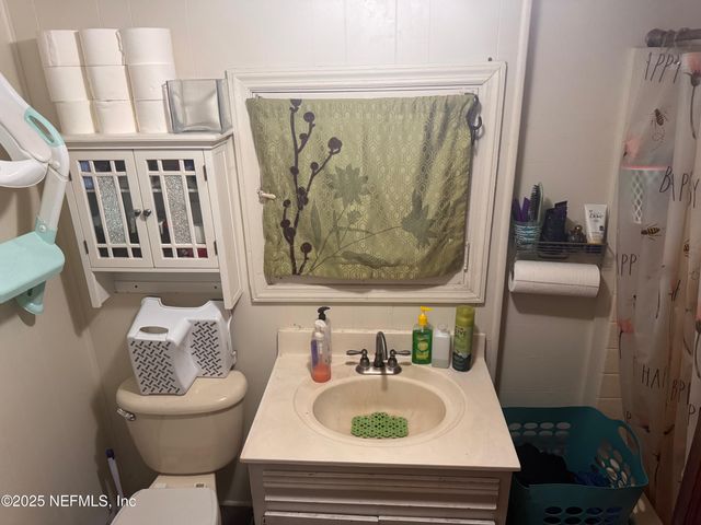 12746 WOODLAND Avenue, Jacksonville, FL 32218