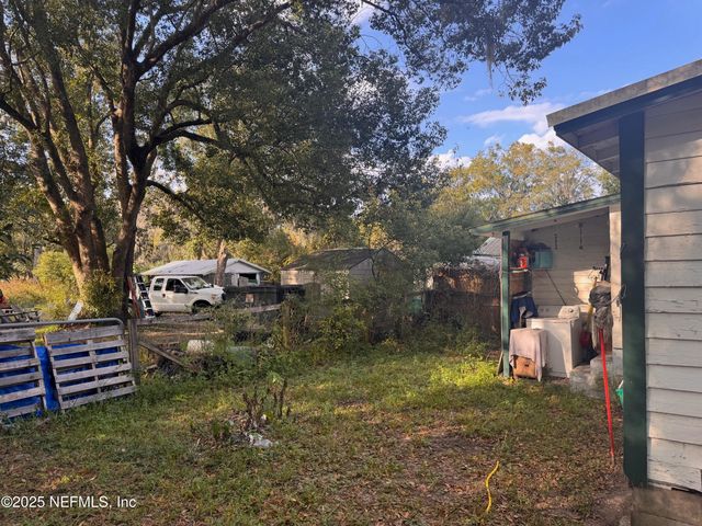 12746 WOODLAND Avenue, Jacksonville, FL 32218