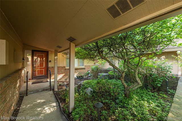 3685 Quail Hollow Drive, Bloomfield Hills, MI 48302