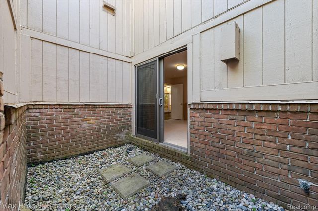 3685 Quail Hollow Drive, Bloomfield Hills, MI 48302