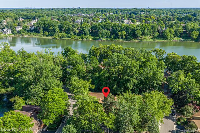 3685 Quail Hollow Drive, Bloomfield Hills, MI 48302