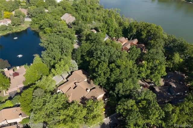 3685 Quail Hollow Drive, Bloomfield Hills, MI 48302