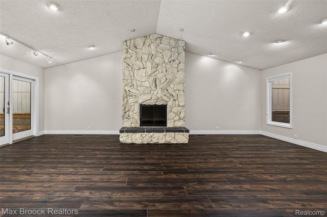 3685 Quail Hollow Drive, Bloomfield Hills, MI 48302
