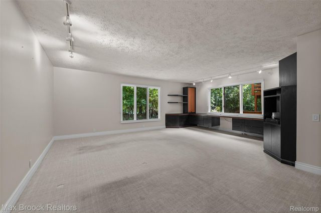3685 Quail Hollow Drive, Bloomfield Hills, MI 48302