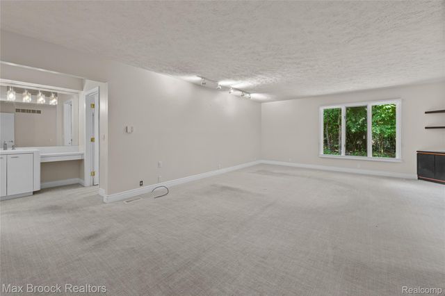 3685 Quail Hollow Drive, Bloomfield Hills, MI 48302