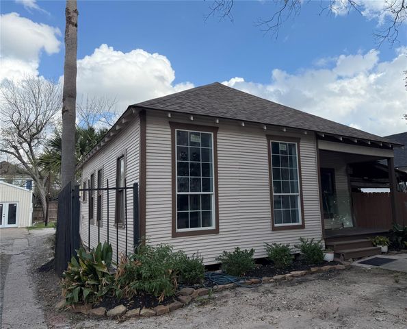 1418 Yale Street, Houston, TX 77008