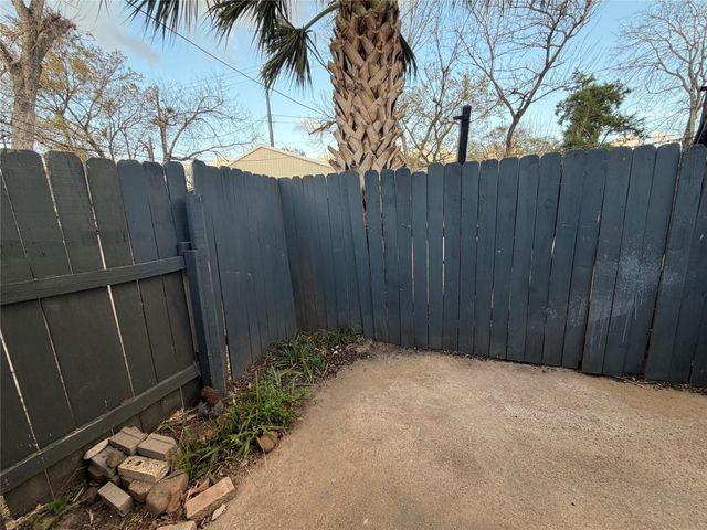 1418 Yale Street, Houston, TX 77008