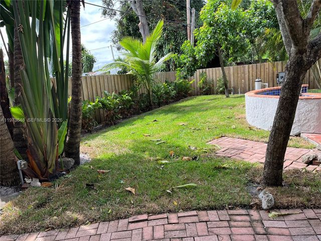 550 NE 174th St, North Miami Beach, FL 33162