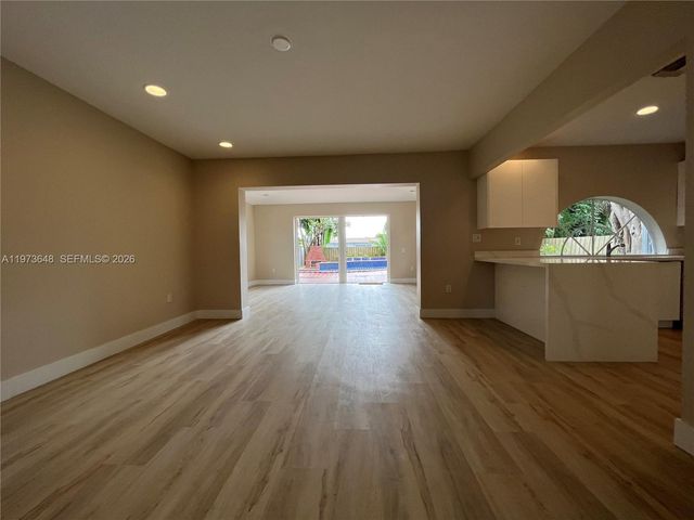 550 NE 174th St, North Miami Beach, FL 33162