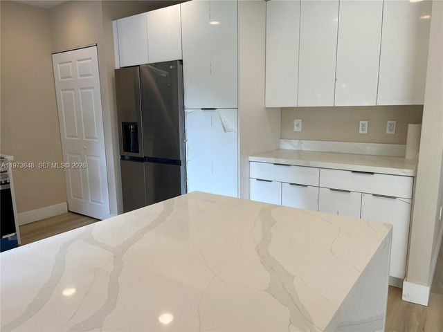 550 NE 174th St, North Miami Beach, FL 33162