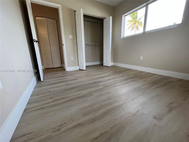 550 NE 174th St, North Miami Beach, FL 33162