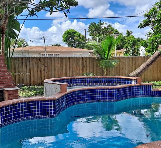 550 NE 174th St, North Miami Beach, FL 33162