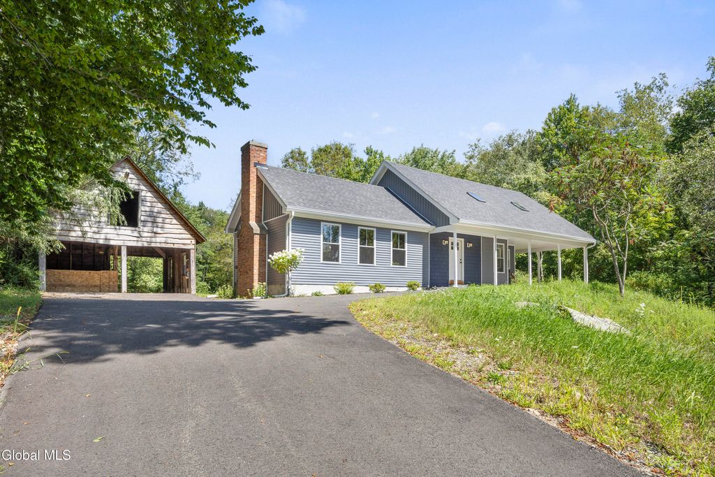 757 Taborton Rd Road, Sand Lake, NY 12153