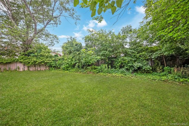 6 Village Drive, Jericho, NY 11753