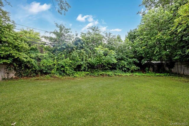 6 Village Drive, Jericho, NY 11753