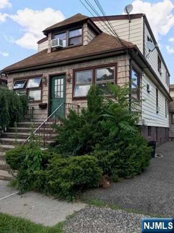 95 McKinley Avenue, Lodi, NJ 07644