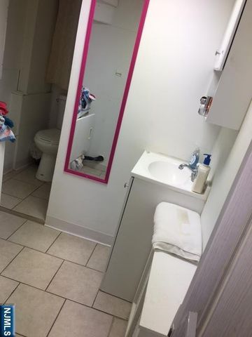 95 McKinley Avenue, Lodi, NJ 07644