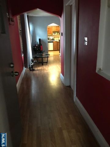 95 McKinley Avenue, Lodi, NJ 07644