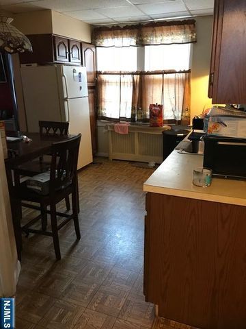 95 McKinley Avenue, Lodi, NJ 07644