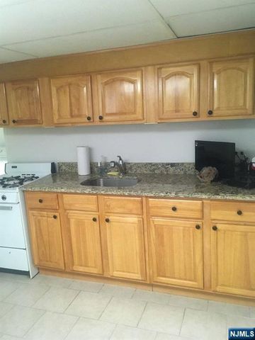 95 McKinley Avenue, Lodi, NJ 07644