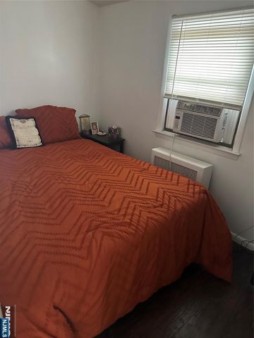 95 McKinley Avenue, Lodi, NJ 07644