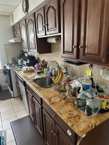 95 McKinley Avenue, Lodi, NJ 07644