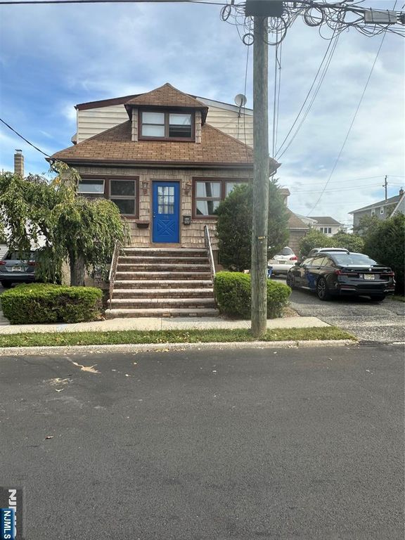 95 McKinley Avenue, Lodi, NJ 07644
