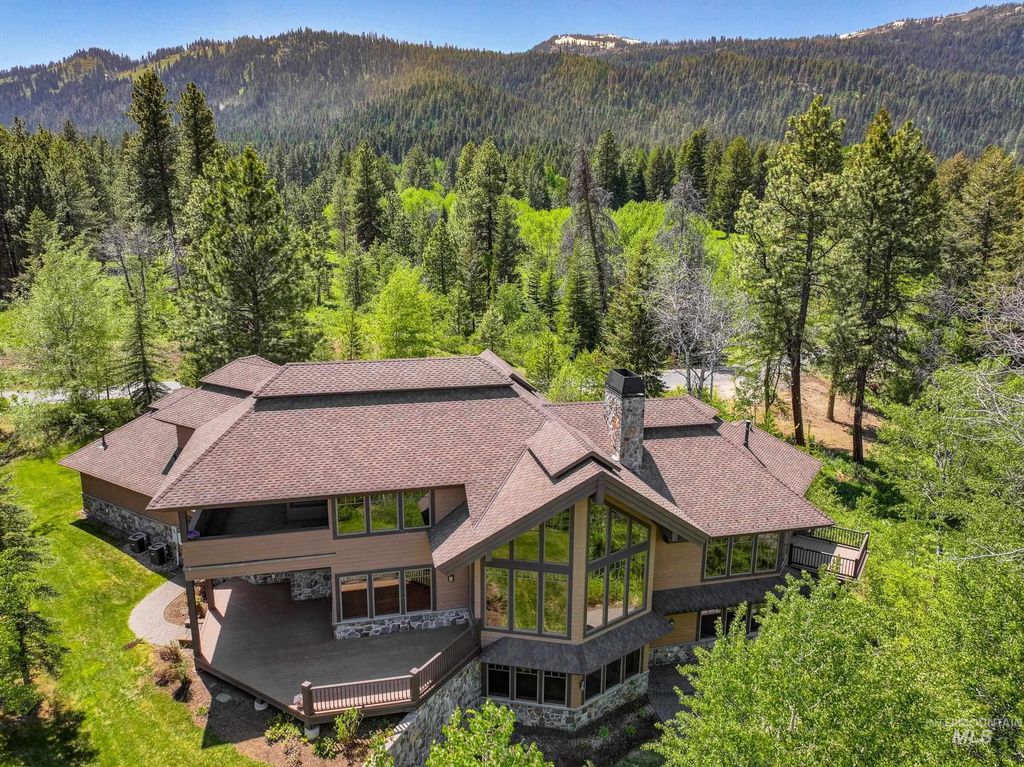 690 Discovery Drive, Donnelly, ID 83615