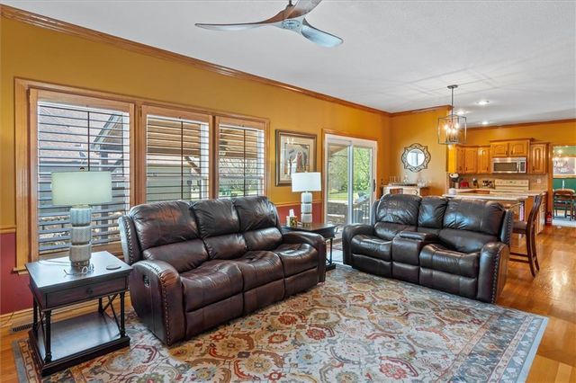 4005 SW Boulder Drive, Lee's Summit, MO 64082