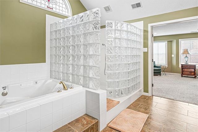 4005 SW Boulder Drive, Lee's Summit, MO 64082